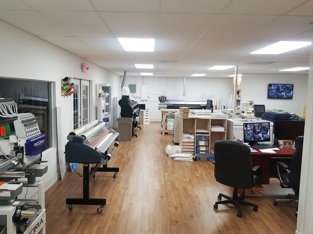 Printing R Us production floor with RICOMA and wide-format printers