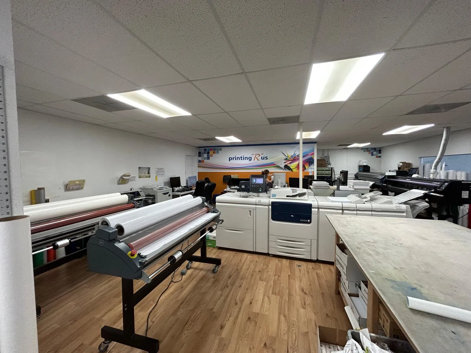Printing R Us production floor with Xerox digital press and wide-format equipment